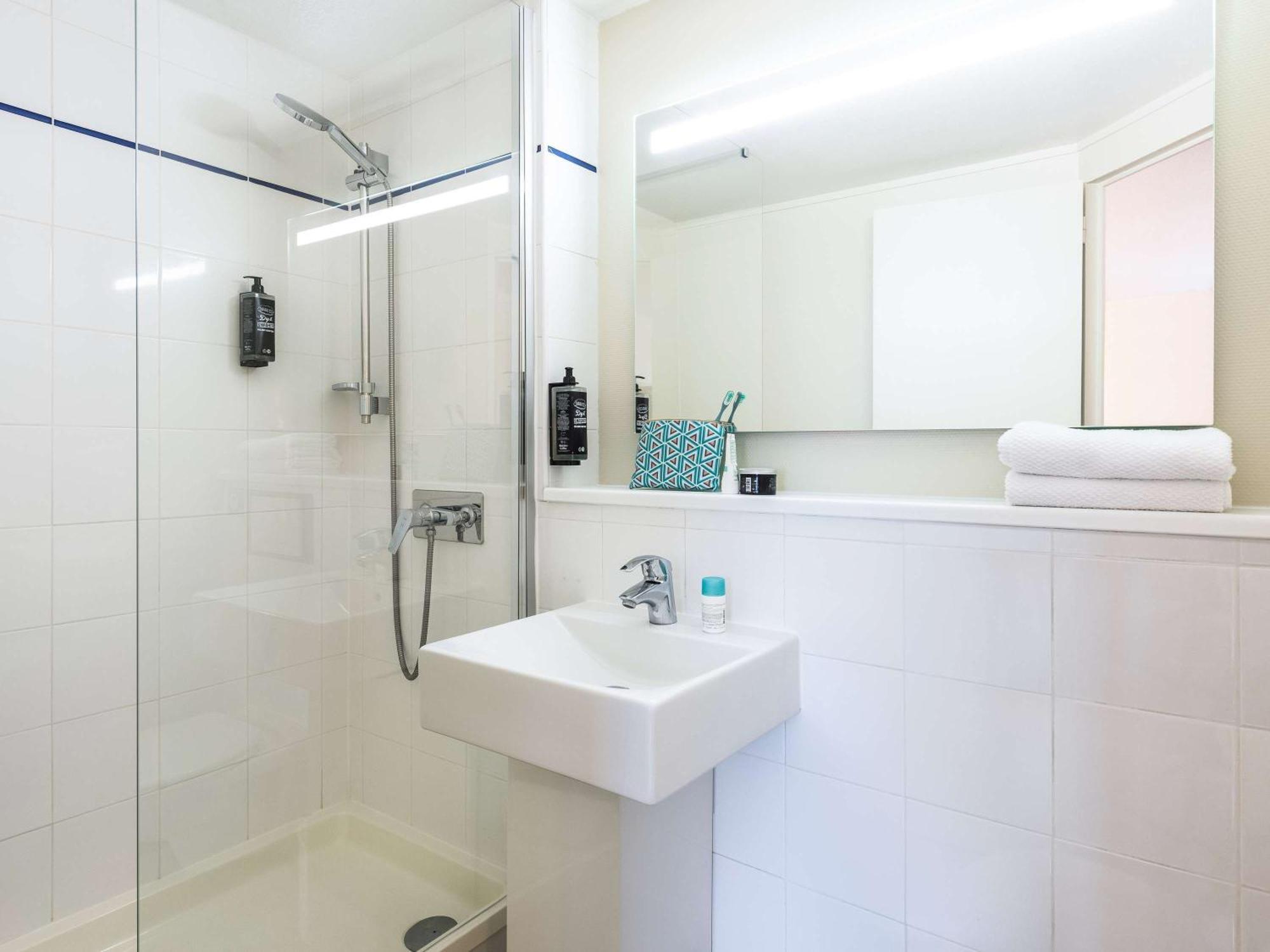 Ibis Budget Villefranche Limas Luaran gambar