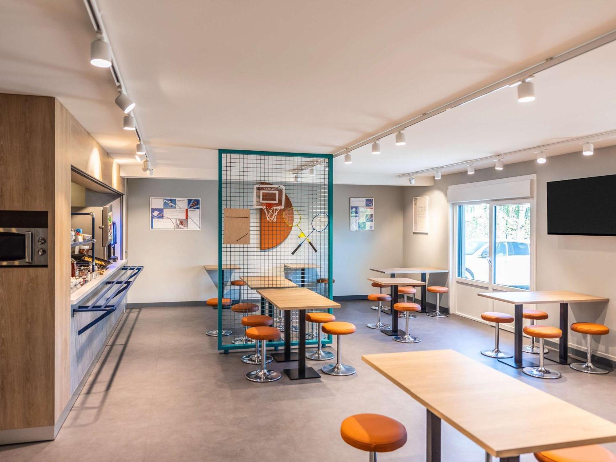 Ibis Budget Villefranche Limas Luaran gambar