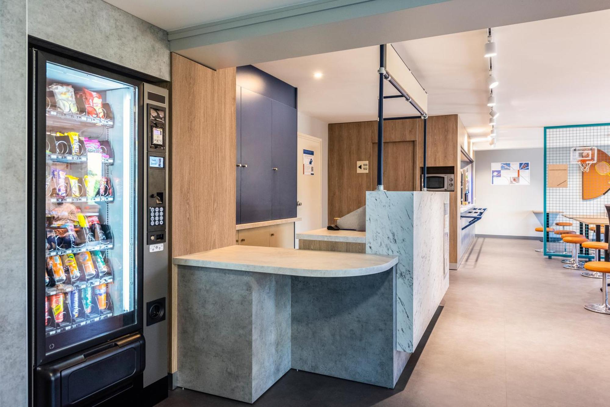 Ibis Budget Villefranche Limas Luaran gambar